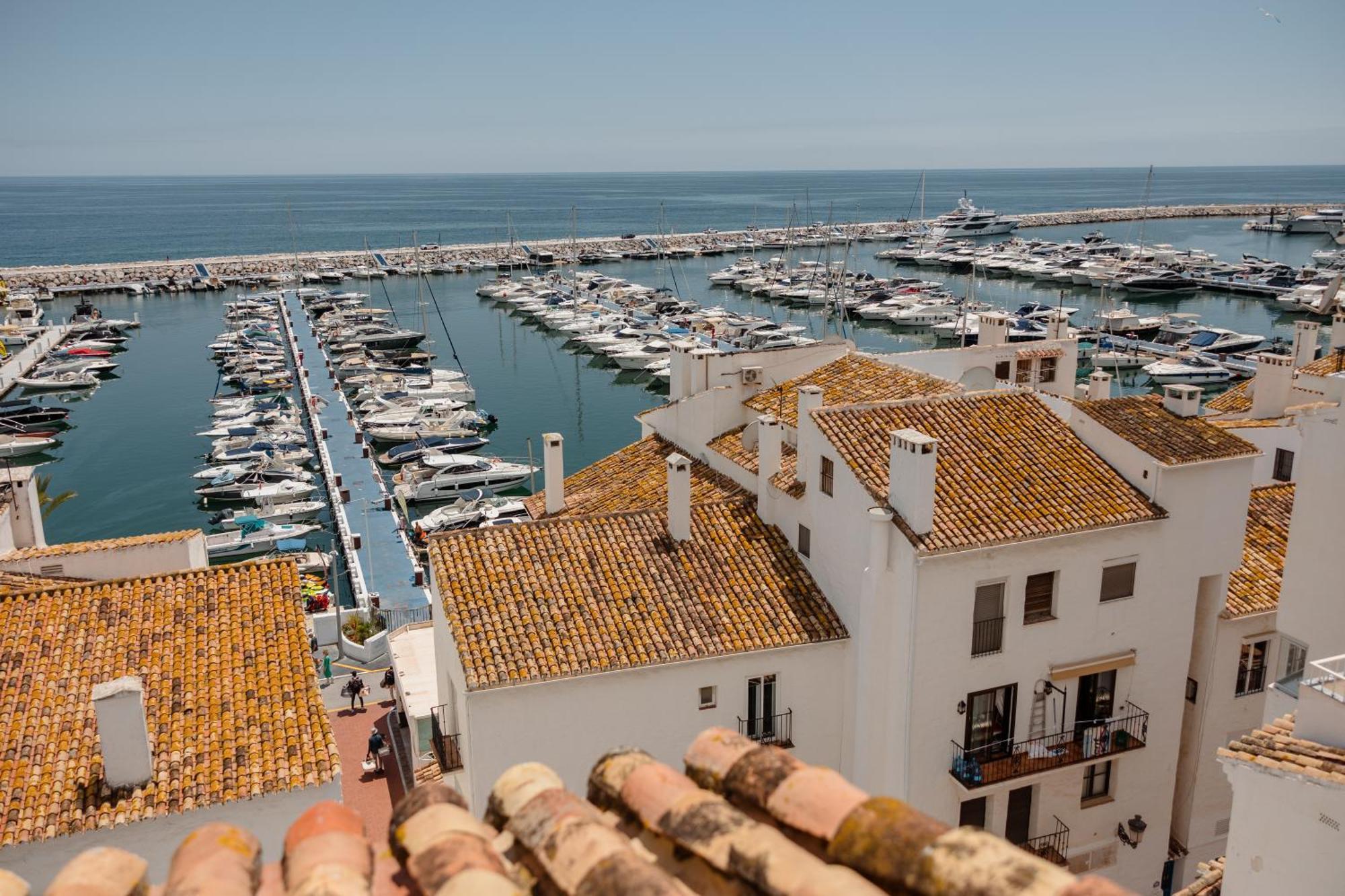 Apartamento Exclusive Penthouse, With Sea And Marina Views And Private Parking, In The Heart Of Puerto Banus Marbella