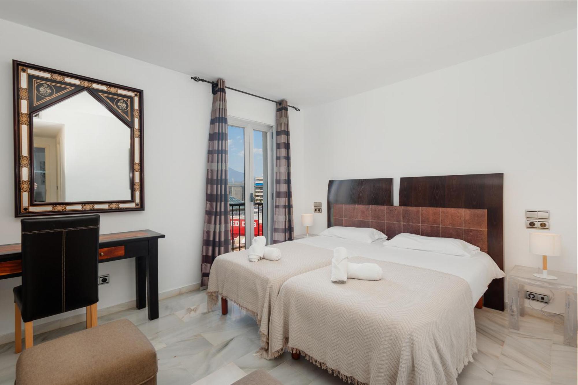 Exclusive Penthouse, With Sea And Marina Views And Private Parking, In The Heart Of Puerto Banus *