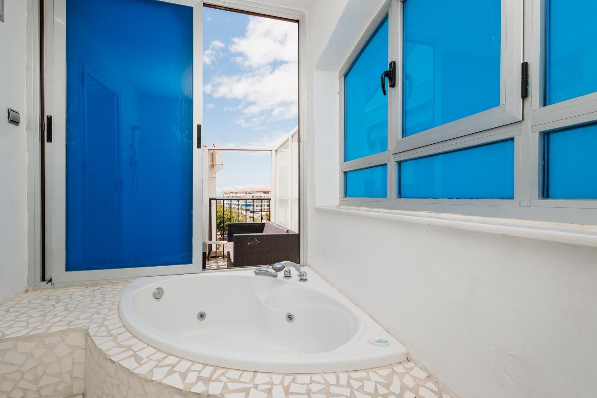Exclusive Penthouse, With Sea And Marina Views And Private Parking, In The Heart Of Puerto Banus Apartamento *