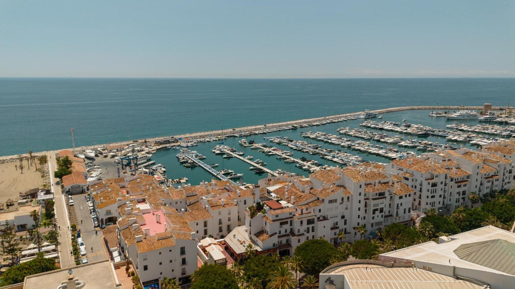 Exclusive Penthouse, With Sea And Marina Views And Private Parking, In The Heart Of Puerto Banus Apartamento