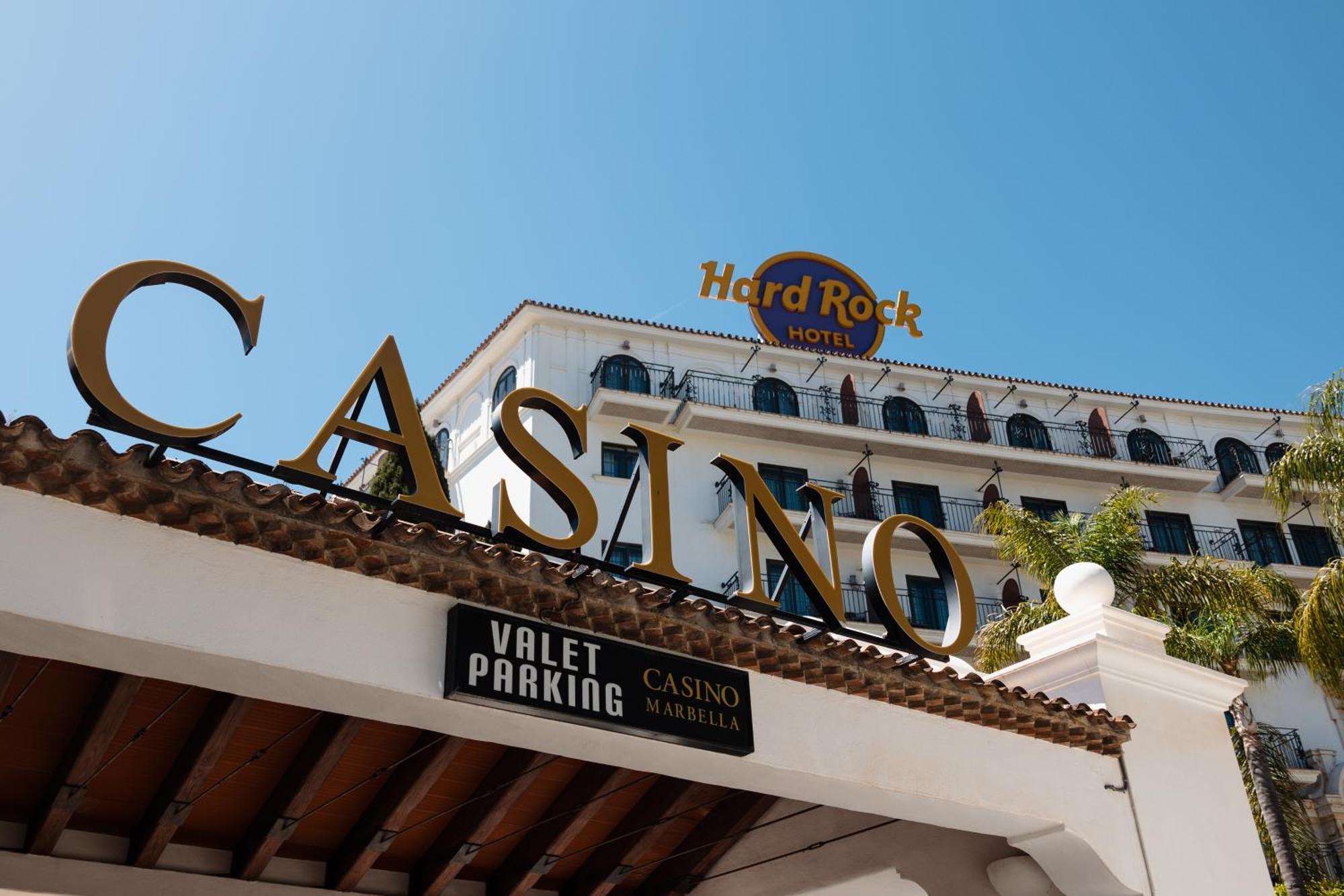 Apartamento Exclusive Penthouse, With Sea And Marina Views And Private Parking, In The Heart Of Puerto Banus *