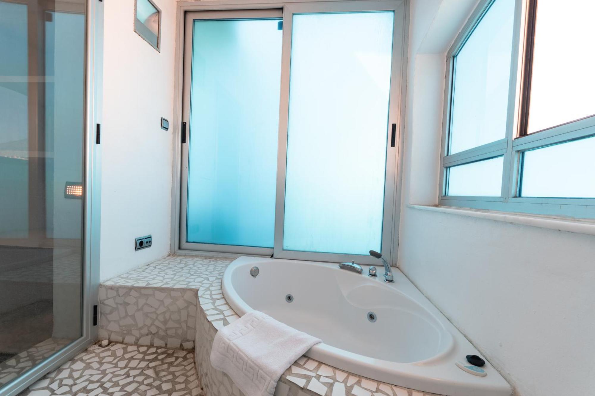 Apartamento Exclusive Penthouse, With Sea And Marina Views And Private Parking, In The Heart Of Puerto Banus